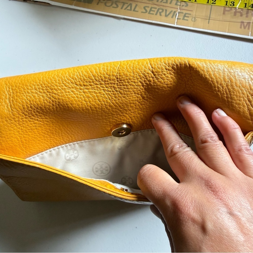 Tory Burch crossbody bag Mustard Yellow Leather (Missing Chain strap) - Picture 12 of 16